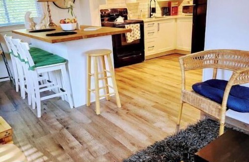 Jordan Apartment | Nestled in the heart of Wine country, on the Main St. in the Village of Jordan