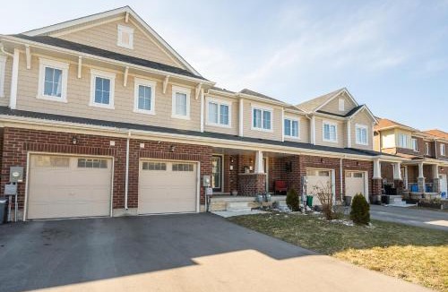 Thorold House | New 3BR Townhouse, Minutes to Niagara Falls and Brock University by GLOBALSTAY