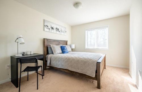 Thorold House | New 3BR Townhouse, Minutes to Niagara Falls and Brock University by GLOBALSTAY