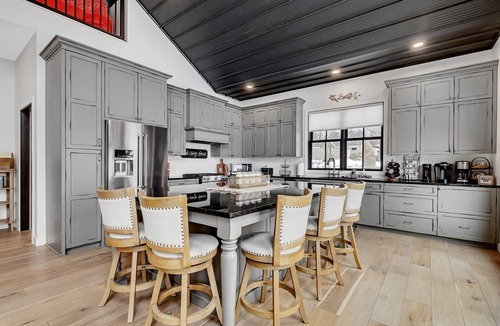 Spicer Cabin | New 6 Bedroom Farm House Style Cabin on Nest Lake With Game Room