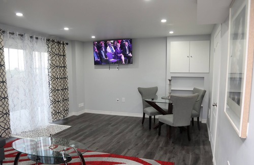Woodstock House | New Adorable 1-Bedroom House Just off of HWY-401