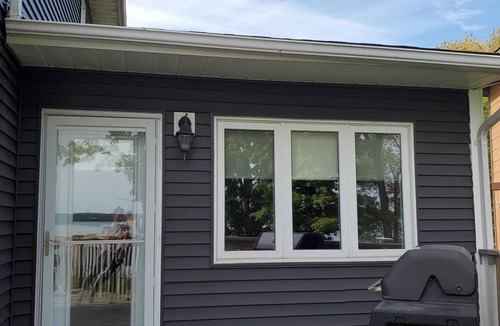 Cumberland Beach Cottage | New and Cozy Lakefront cottage under 1.5hr North of Toronto. Kid-Friendlyn