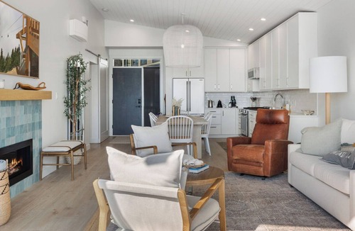 Black Creek Condo | NEW Beachfront Luxury Suite on Saratoga Beach