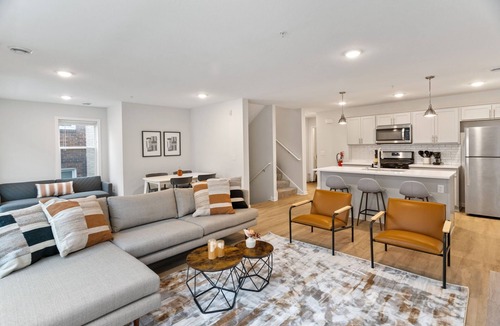 Uptown Apartment | New! Beautiful Minneapolis Home