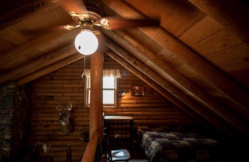 Perham Cabin | NEW! Big Pine | Fireside Log Cabin