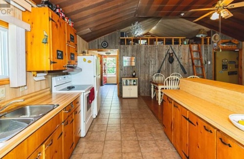 Trent Lakes House | NEW Breathtaking Sunset Lakefront 4Bedroom Cottage