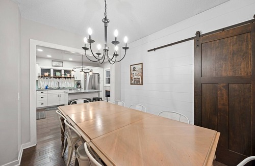 Cloquet House | New! Bright Beautiful Farmhouse on Oak