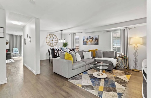 East Credit House | *NEW*Classy Inviting 4 Bedrm home near Toronto Pearson Airport Mississauga core
