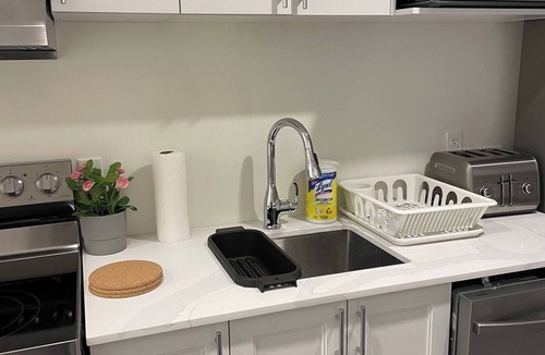 York Regional Municipality Apartment | New, Clean and Comfortable Apartment with Private Entrance.