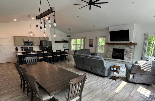 Mora Cabin | New Construction Lake House w/Private Beach on Knife Lake w/Pontoon Rental
