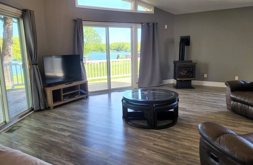 Front of Yonge Cottage | New Listing - 4 Season Lakefront Chalet Home on Graham Lake Mallorytown