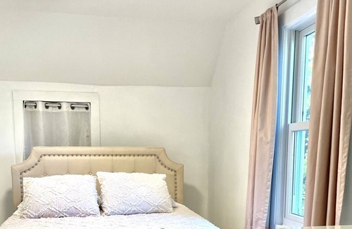 West Seventh House | NEW LISTING! Charming & Sparkly Saint Paul; 3 blocks to Excel. Walk everywhere!