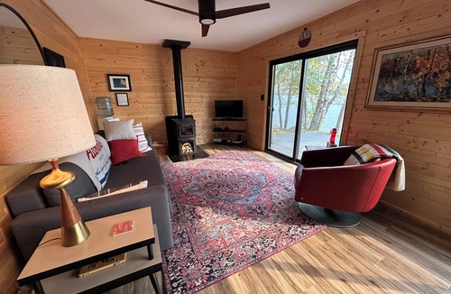 Longville Cabin | NEW Listing - Recharge at this tranquil getaway, inches from Lake Wabedo!