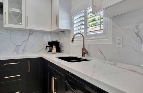 Port Dover House | NEW! Luxury 3BR - 5 minutes to Port Dover Beach