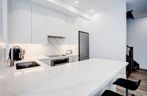Bayview Village House | New Luxury 4 BR Townhome with Roof Terrace in Bayview Village