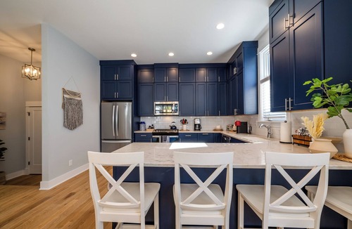 Saint Joseph House | NEW Luxury Poolside Retreat | King Bed | Riverwalk