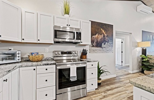 Bangor House | New Modern | Fire Pit | 4 BR/3 Baths