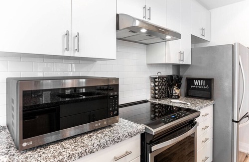 North York House | New Modern Private Bedroom in a Luxury Town Home D