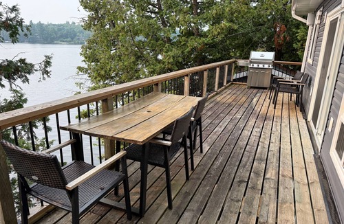 Minden Cottage | NEW Modern Waterfront Cottage with Hot tub/Sauna/AC Directly on the Lake!