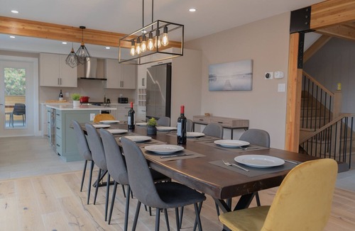 Foresters Falls Cottage | New Off-Grid Waterfront Retreat! Quiet bay on the river, great for families.