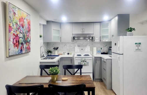 Fairview Apartment | New Private Spacious & Modern Apartment near Square One and Downtown Mississauga
