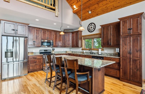 Merrifield Cabin | NEW! Sandy beach, Pelican Lake, Games & Pool Table