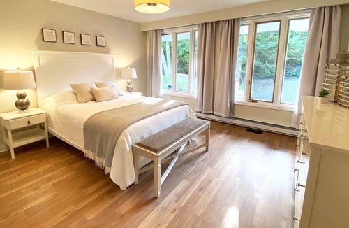 Valentia House | NEW!!! Spacious lakefront cottage close to Toronto