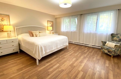 Valentia House | NEW!!! Spacious lakefront cottage close to Toronto