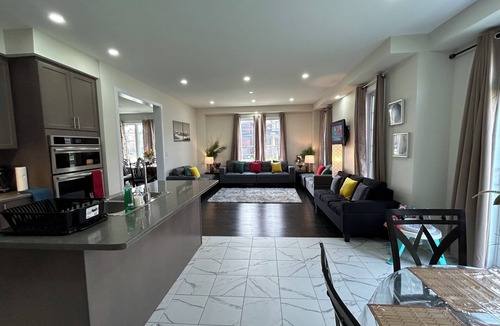 Thorold House | New Spacious Luxurious House, Close to Niagara Falls and Attractions