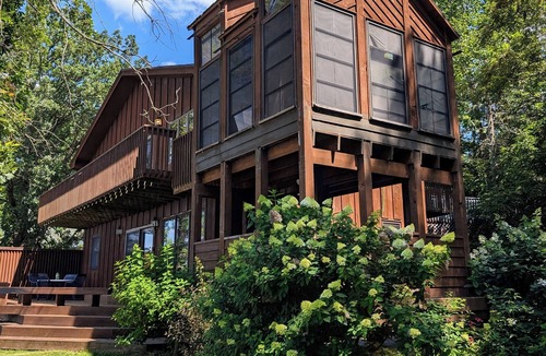 Sturgeon Lake Cabin | NEW! Sturgeon Lake Retreat: Beautiful Lakefront home on Sturgeon Island