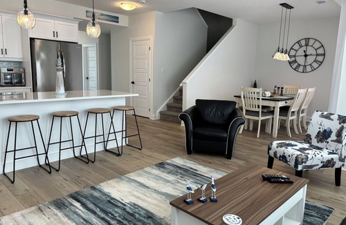 Port Stanley House | NEW! Sunnyside Beach Cottage in Kokomo! Kayaks, SUP Boards, Bikes and wagons.