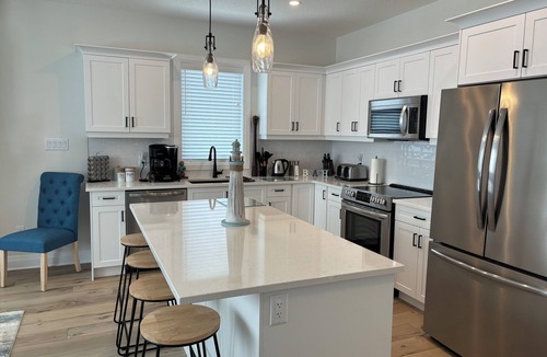 Port Stanley House | NEW! Sunnyside Beach Cottage in Kokomo! Kayaks, SUP Boards, Bikes and wagons.