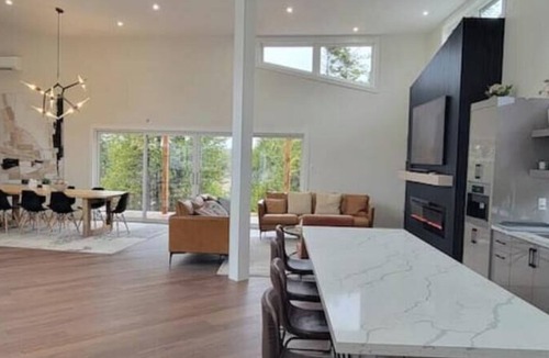 Tobermory Cottage | New Unique Luxury Home with Private Courtyard! (Brand New Build)
