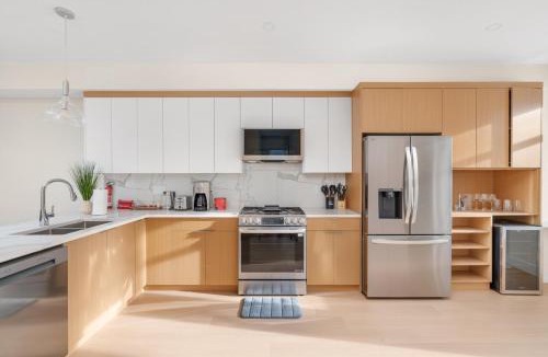 Willoughby House | Newly Built 3BR Townhome - Rooftop Patio and Garage