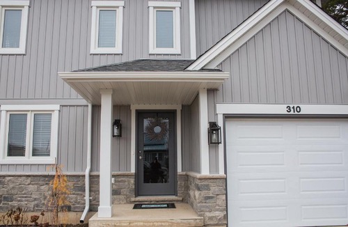 Port Stanley House | Newly built cottage with a stunning view