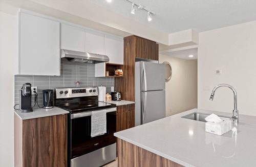 Aldershot House | Newly Built Home ~ Burlington ~ Comfort ~ Cozy