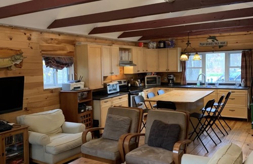 Havelock-Belmont-Methuen Cottage | Newly updated 5 bedroom w excellent fishing