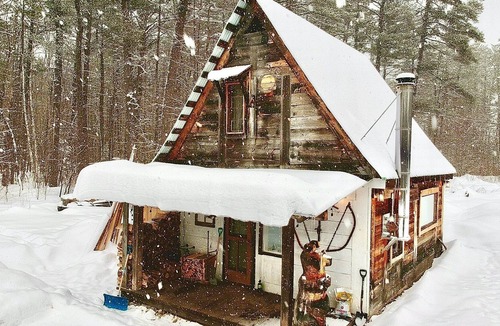 Rapides-des-Joachims Cabin | Newly hand crafted wooden cabin.