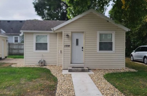 East Side Pioneers House | Newly remodeled "Beach" Themed home that is close to downtown and Mayo Clinic.