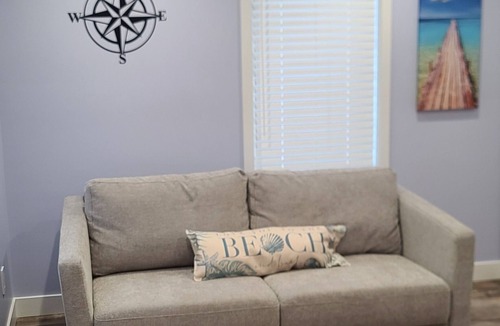 East Side Pioneers House | Newly remodeled "Beach" Themed home that is close to downtown and Mayo Clinic.