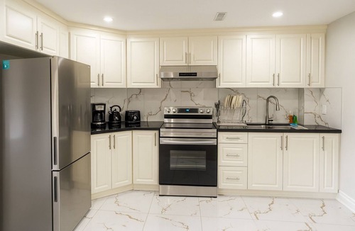 Orangeville Apartment | Newly Reno’d Basement Suite w/Private Access—10 min walk to Headwaters Hospital