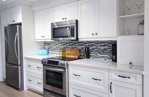 North York Condo | Newly Renovated 2 Bed/2 Bath 1400 Sq Ft Condo!