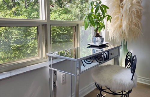 North York Condo | Newly Renovated 2 Bed/2 Bath 1400 Sq Ft Condo!