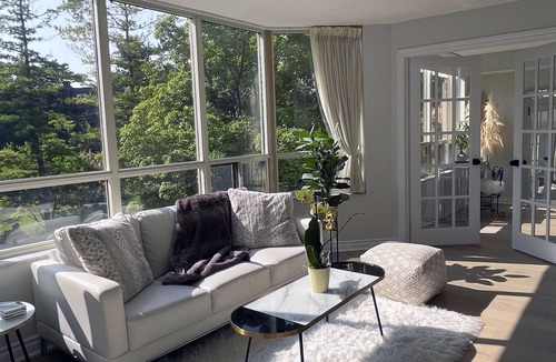North York Condo | Newly Renovated 2 Bed/2 Bath 1400 Sq Ft Condo!