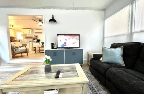 Sherkston Cottage | Newly renovated 2-bedroom trailer with large add-a-room in Sherkston Shores park
