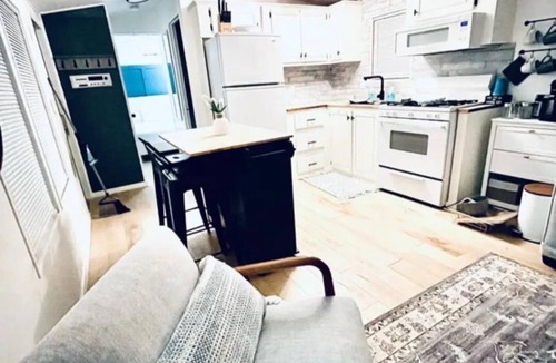 Sherkston Cottage | Newly renovated 2-bedroom trailer with large add-a-room in Sherkston Shores park