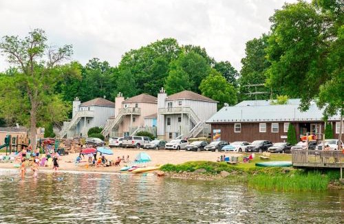 Drummond-North Elmsley House | Newly Renovated 3 Bedroom Beach Front Condo 3B