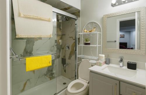 Orangeville Apartment | Newly Renovated 3BR Orangeville Basement Suite with Private Access, 10 Min Walk to Headwaters Hospital, 5 Min Drive to Mount Alverno Luxury Resorts, Ideal for Medical, Vacation or Work Stays!