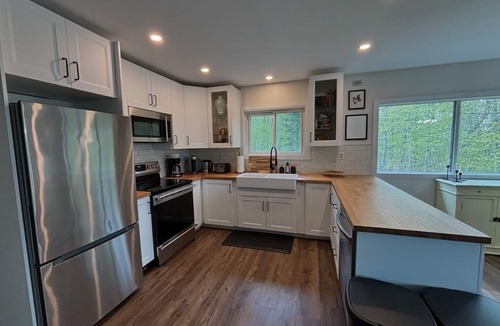 Whitestone Cottage | Newly Renovated 4 Bedroom Cottage on Shawanaga Lake