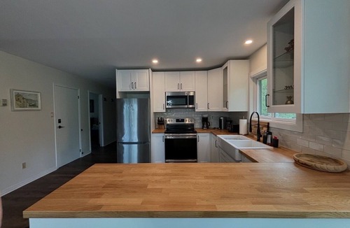 Whitestone Cottage | Newly Renovated 4 Bedroom Cottage on Shawanaga Lake